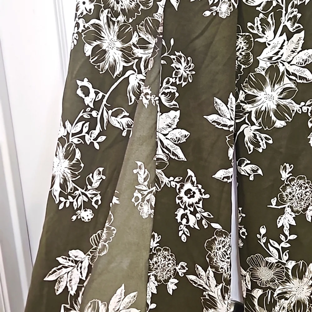 The Sang Olive Green & White Floral Front Slit Wide Leg Pants – Size Small - Picture 6 of 10